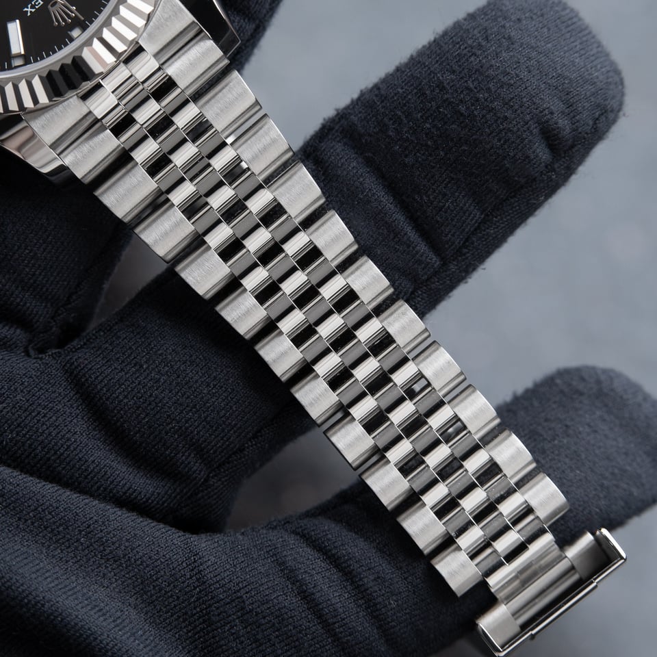 Rolex Sky-Dweller 42 mm Bright black Dial 336934 Jubilee view 6