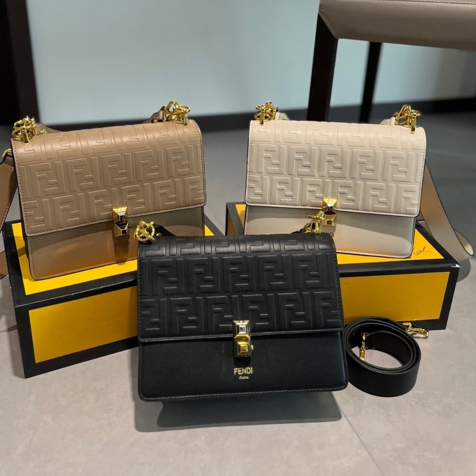 Fendi Logo Embossed Kan I Black 24Cm view 5