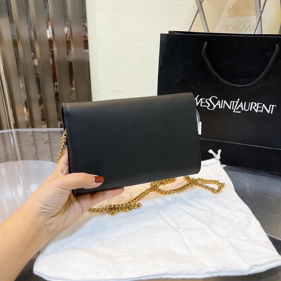 Saint Laurent Uptown Chain Wallet In Grain De Poudre Embossed Black 19Cm view 8