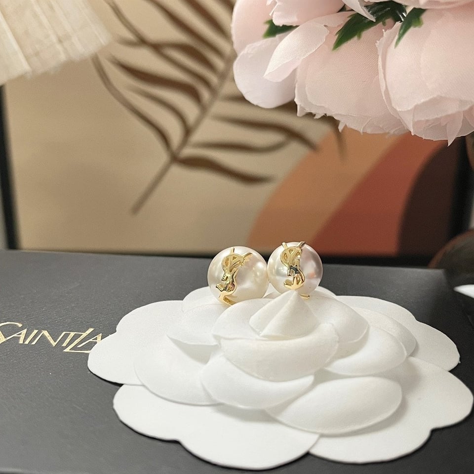 Saint Laurent Cassandre Pearl Earrings In Metal 691563Y15269018 view 3