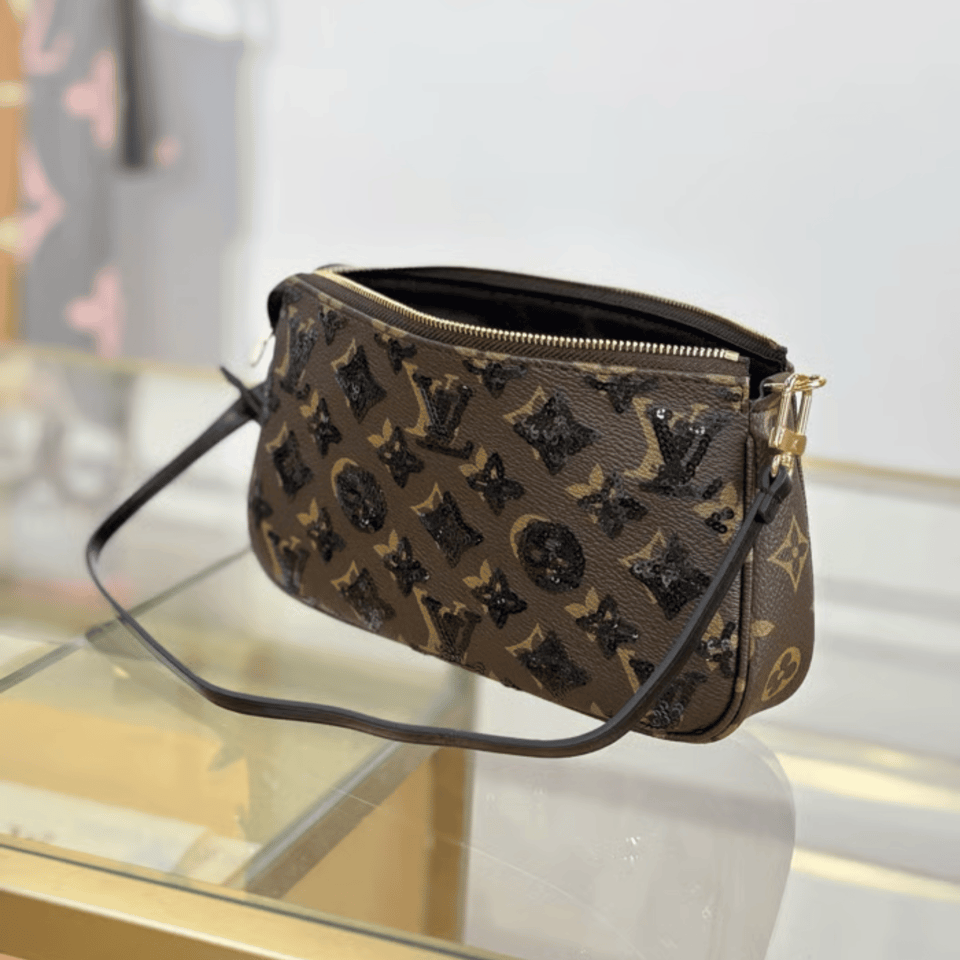 Louis Vuitton Pochette Accessoires Bag 24cm/9.5in M26473 view 7