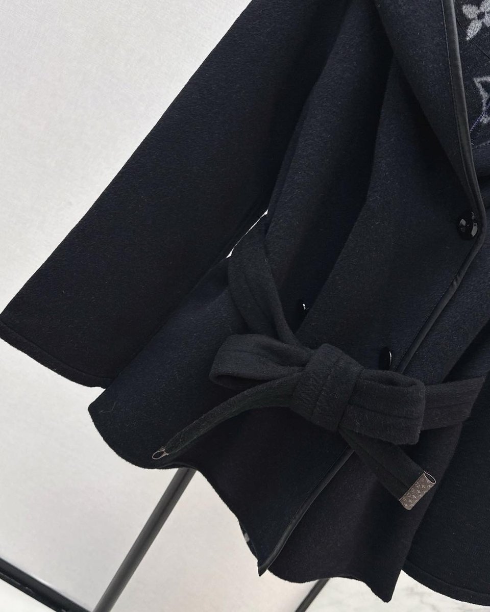 Louis Vuitton Black Coat Clothes view 10