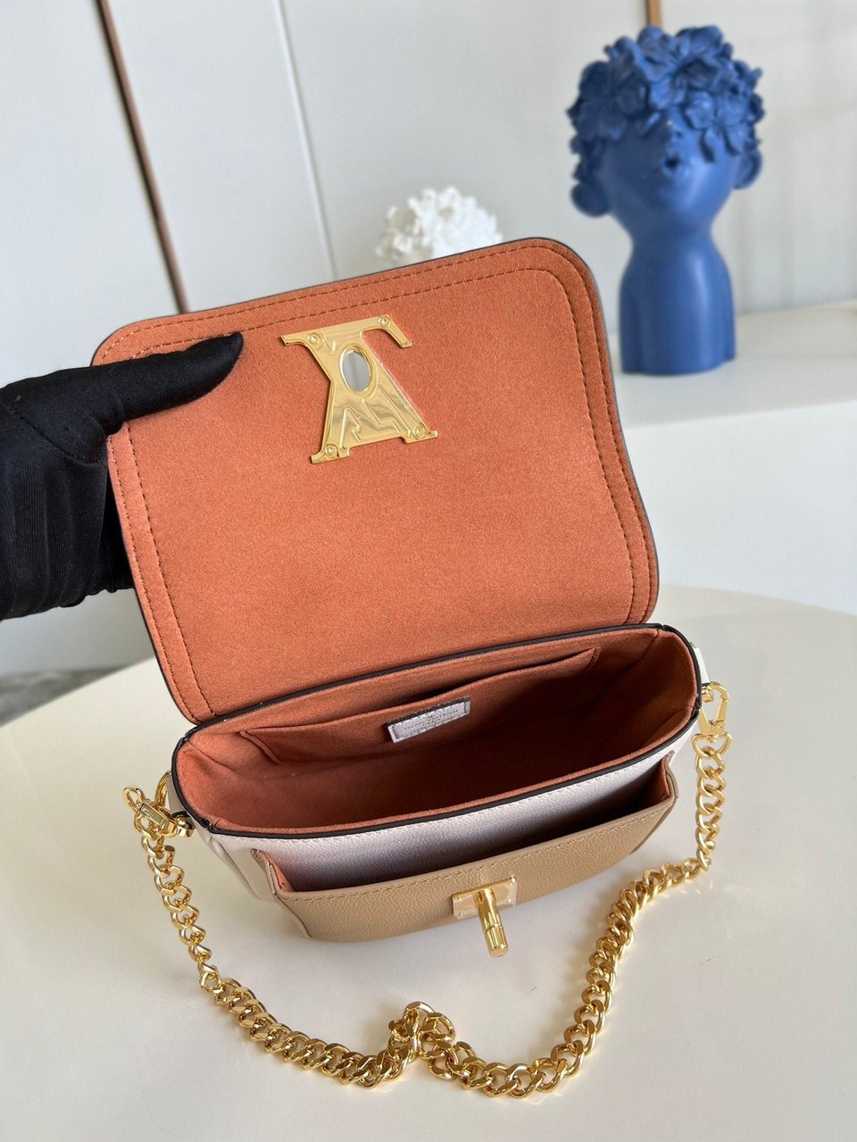 Louis Vuitton Lockme Tender 19Cm Quartz White Bag view 3