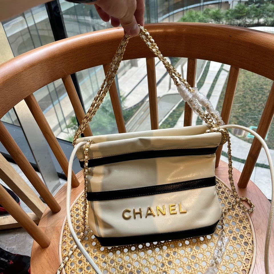 Chanel 22 Small Handbag Black White Gold Tone Metal 19Cm/7.5in As3980 B16652 Ny081 view 11