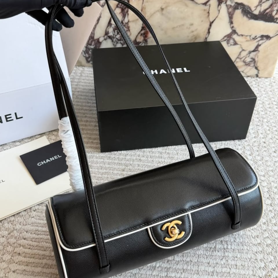 Chanel Large Bowling Bag Grained Calfskin, Sheepskin &amp; Gold-plated Metal 30cm/11.8in Black &amp; White AS6181 view 3