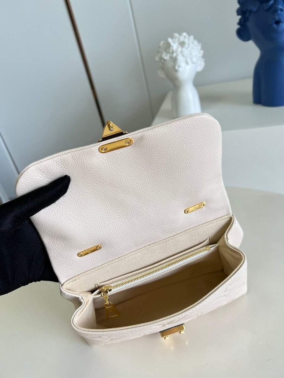 Louis Vuitton Madeleine Bb Cream Beige 24Cm M46008 view 9