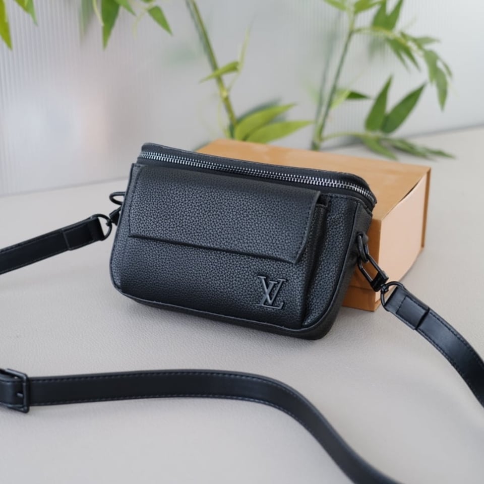Louis Vuitton Pilot Bag Black 29Cm view 4