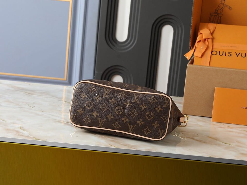 Louis Vuitton Neo Lockit PM M26532 33cm view 4