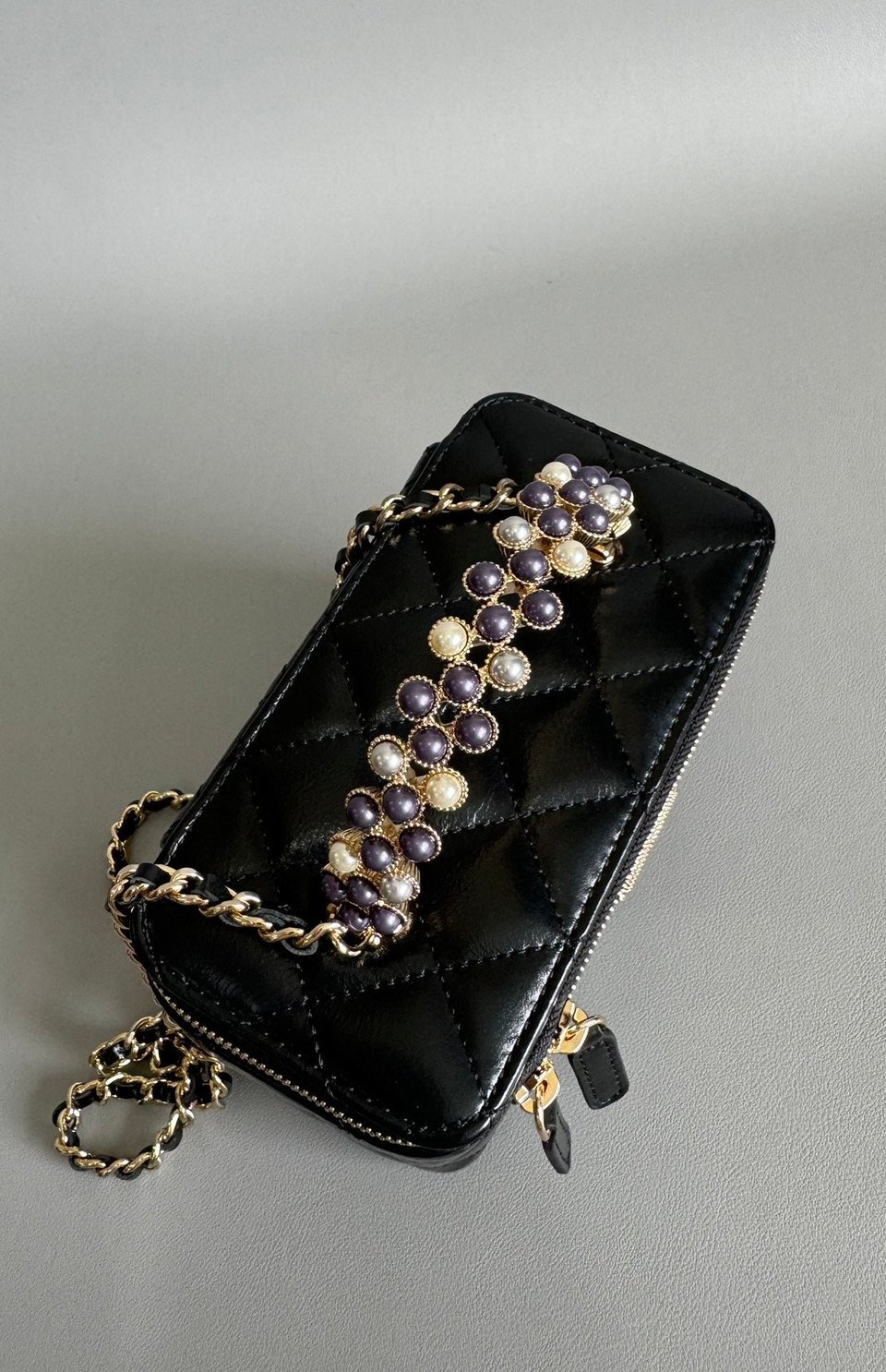 Chanel Vanity Case Pearl 17Cm Black Lambskin Gold Hardware view 8