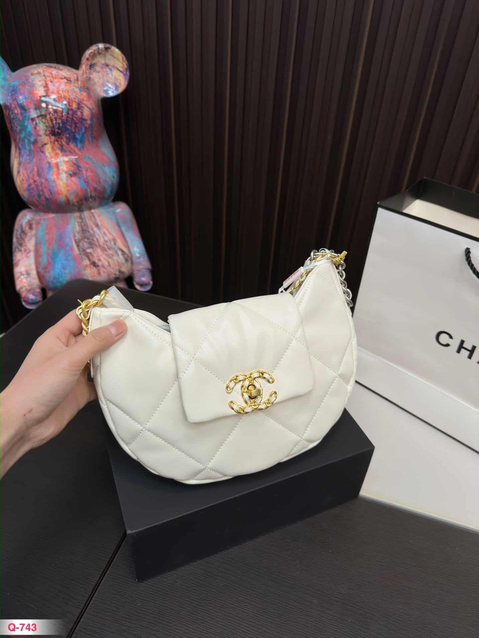 Chanel 19 Hobo Bag Mixed Metal Hardware White 28Cm/11in view 4