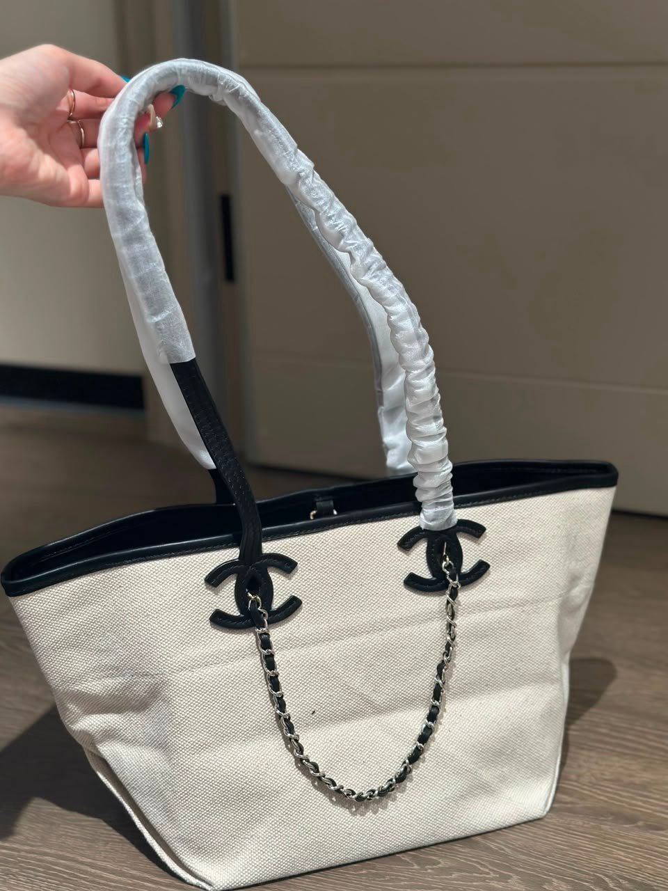 Chanel Small Tote Canvas, Calfskin &amp; Gold-Tone Metal 45cm/17.7in Ecru &amp; Black AS6285 view 2