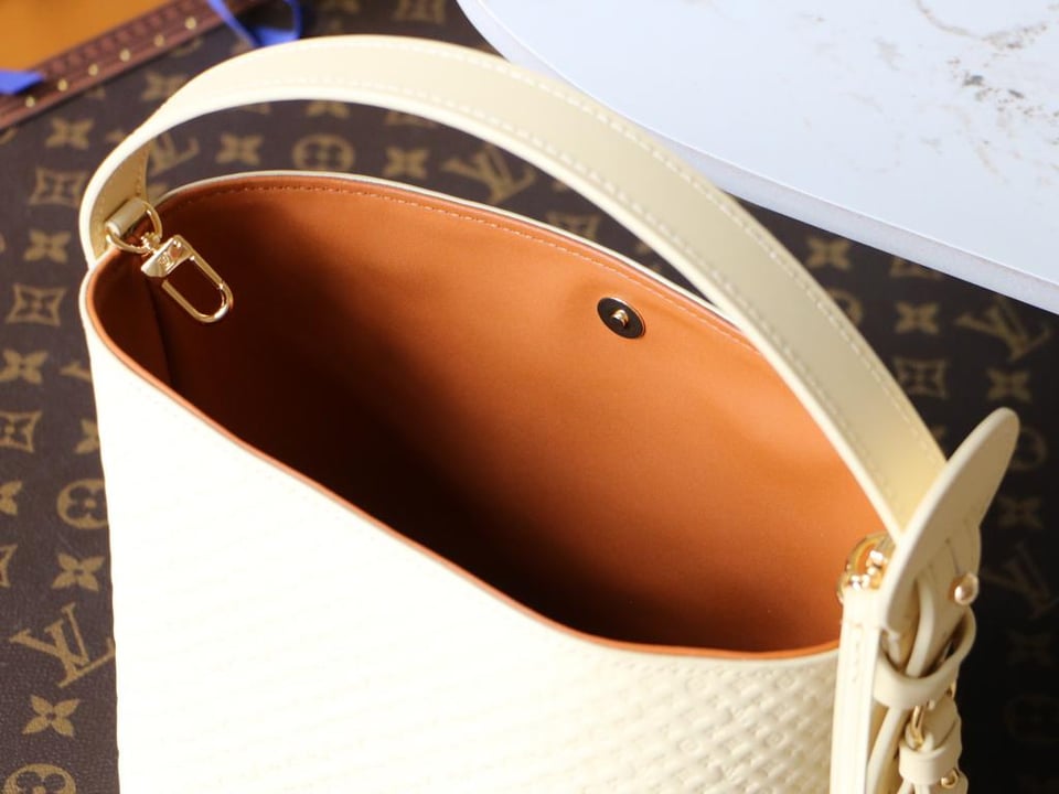 Louis Vuitton All In BB Bag Banane Gold 16cm M29479 view 3