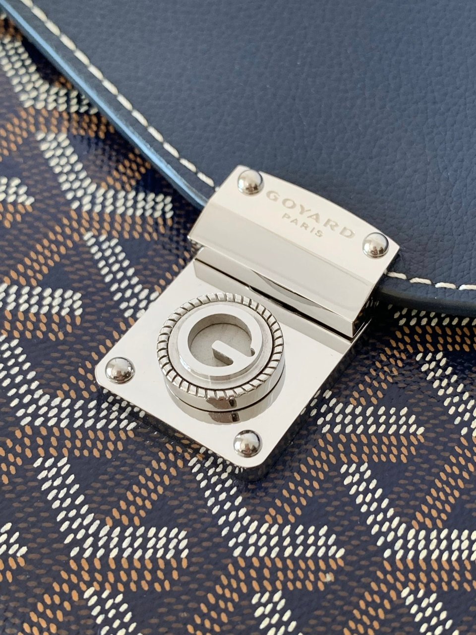 Goyard Chypre Wallet-Pouch 21 Cm Navy Blue Goyardine Canvas And Calfskin view 3