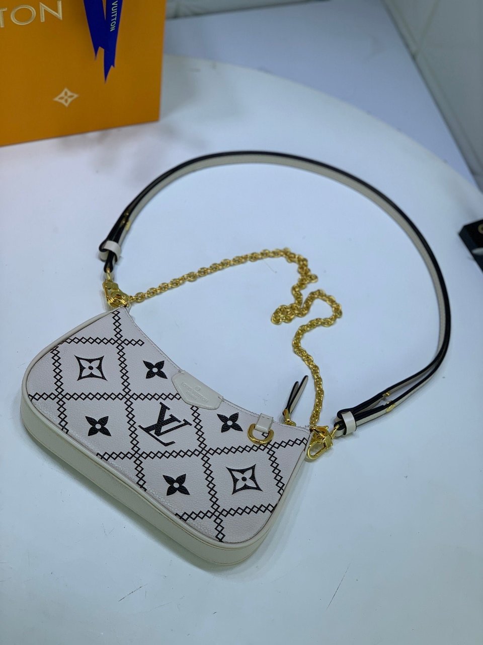 Louis Vuitton Easy Pouch On Strap White 19Cm view 6