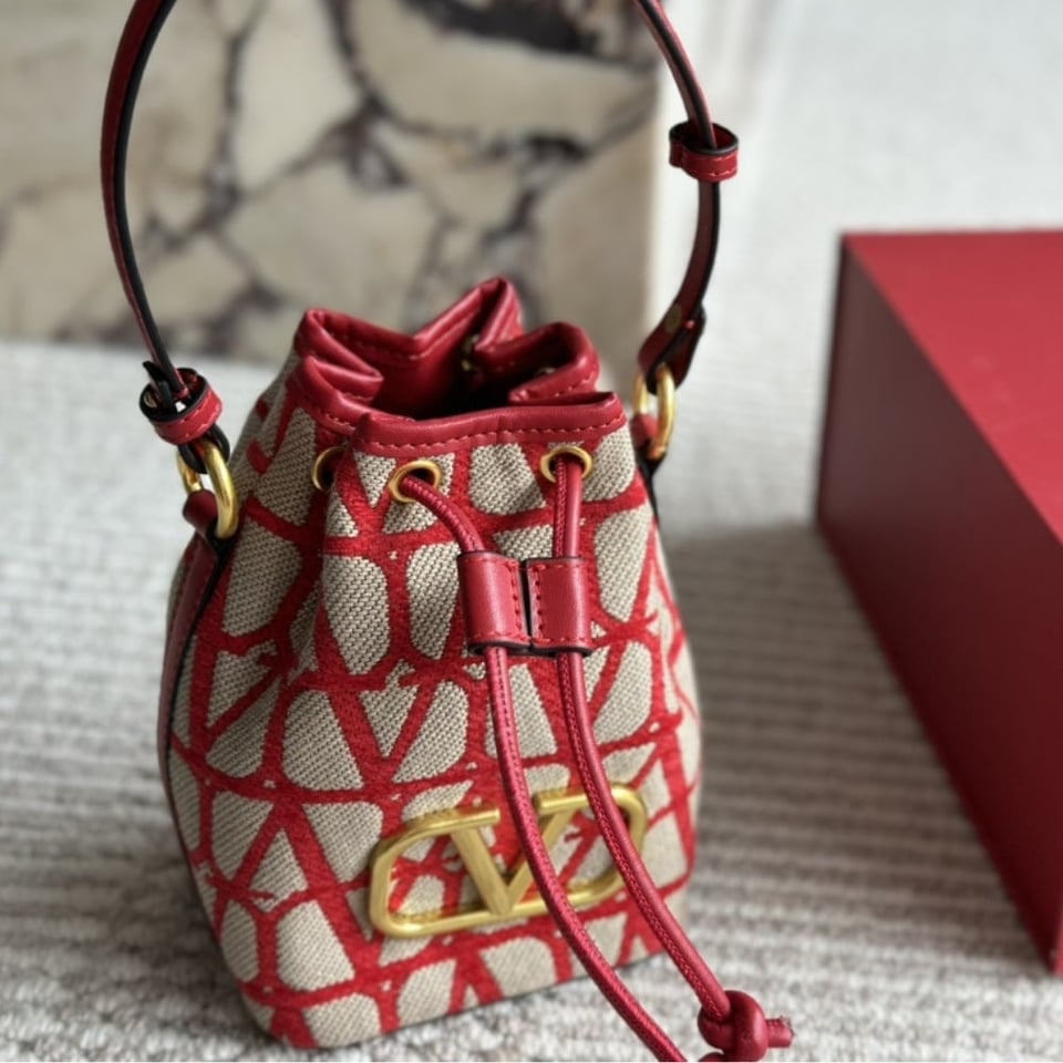 Valentino Mini Vlogo Signature Bucket Bag In Toile Iconographe Red 22Cm view 3