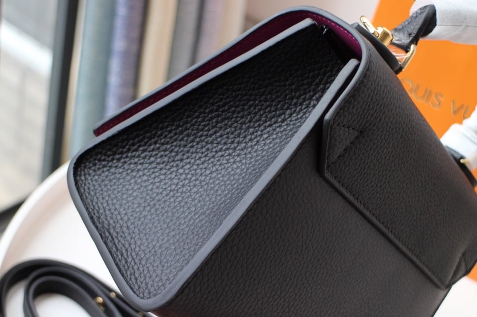 Louis Vuitton Twist One Handle Pm 25Cm Black view 7
