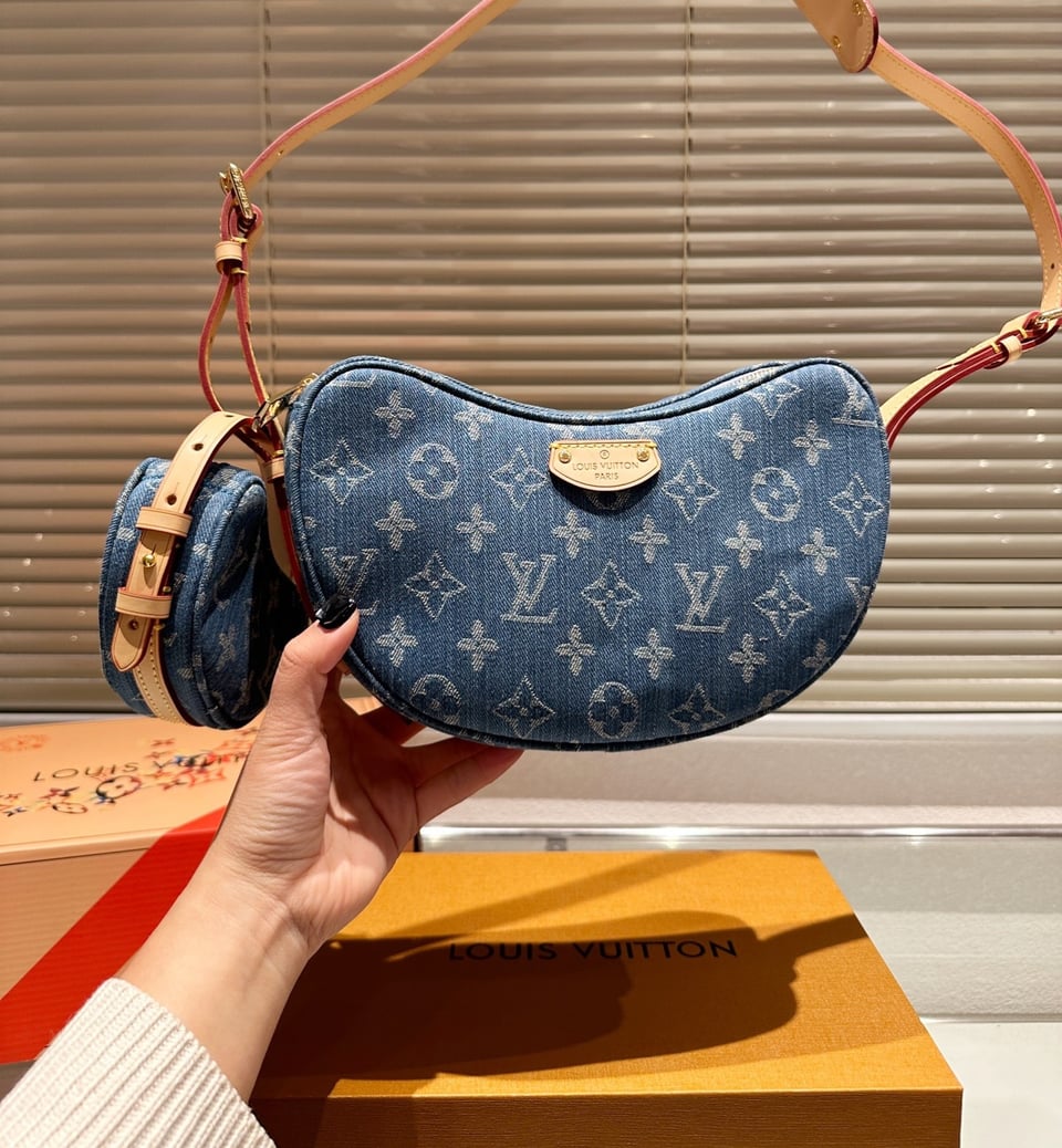 Louis Vuitton Croissant Mm Monogram Denim 25Cm M46856 view 3