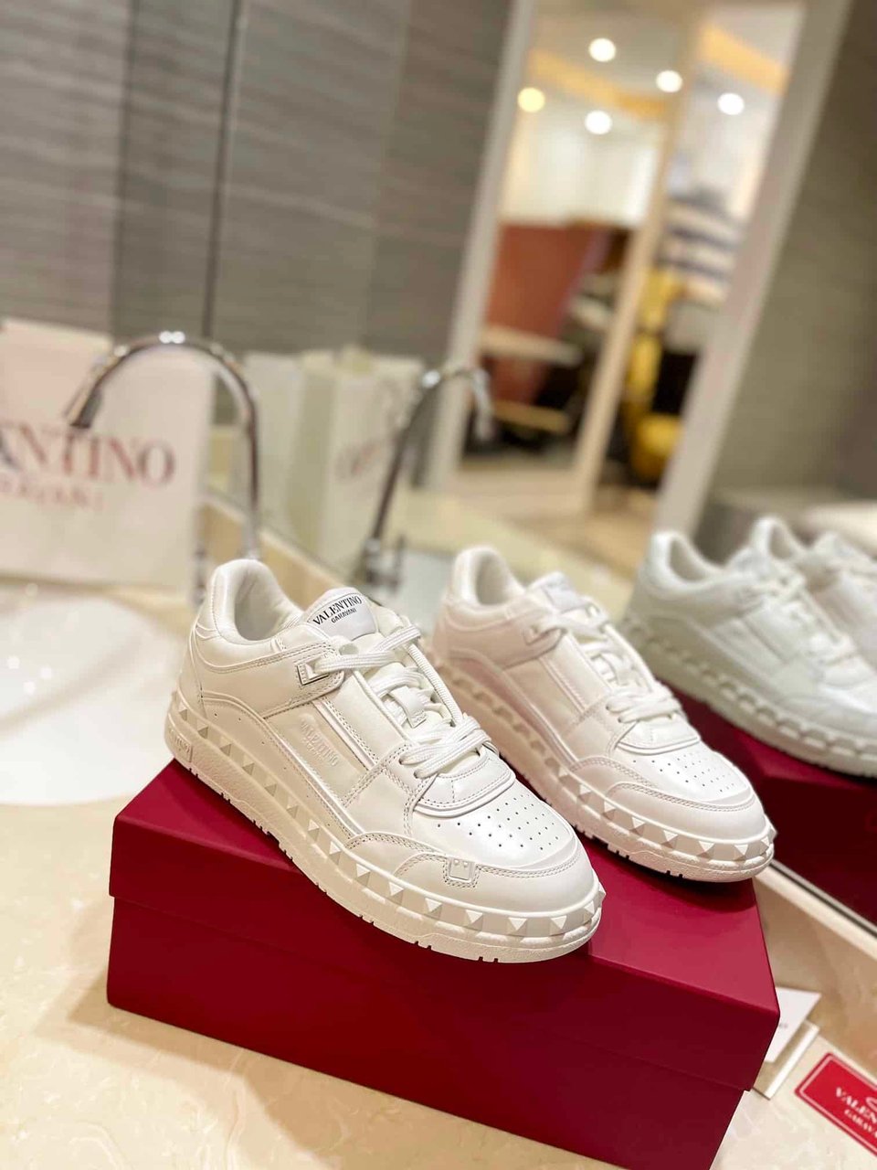 Valentino Garavani Freedots Low Top Sneaker In Calfskin White 4Y2S0H43Rdg 0Bo view 11