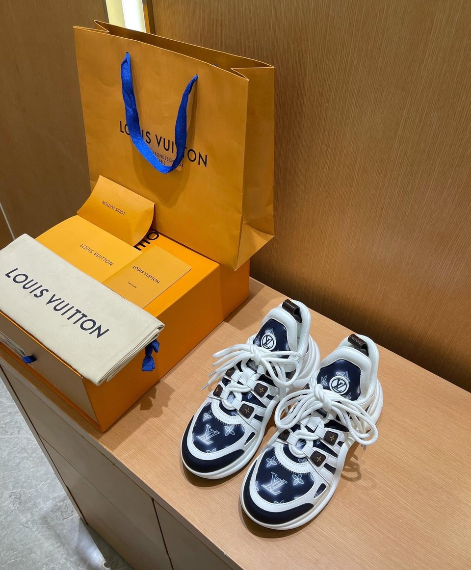 Louis Vuitton Archlight Sneaker Dark Blue 1A9Rx9 view 9
