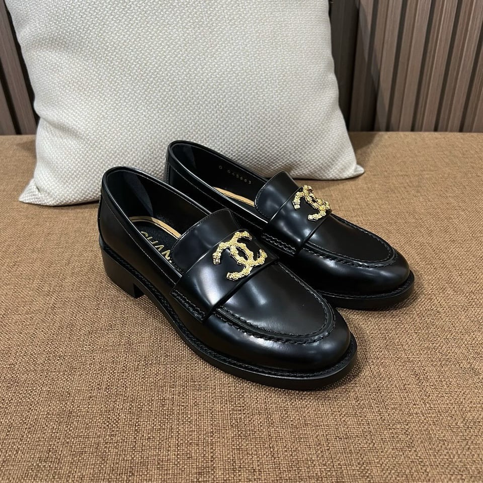 Chanel CC Loafers Black Calfskin with Metal Logo For Women view 8
