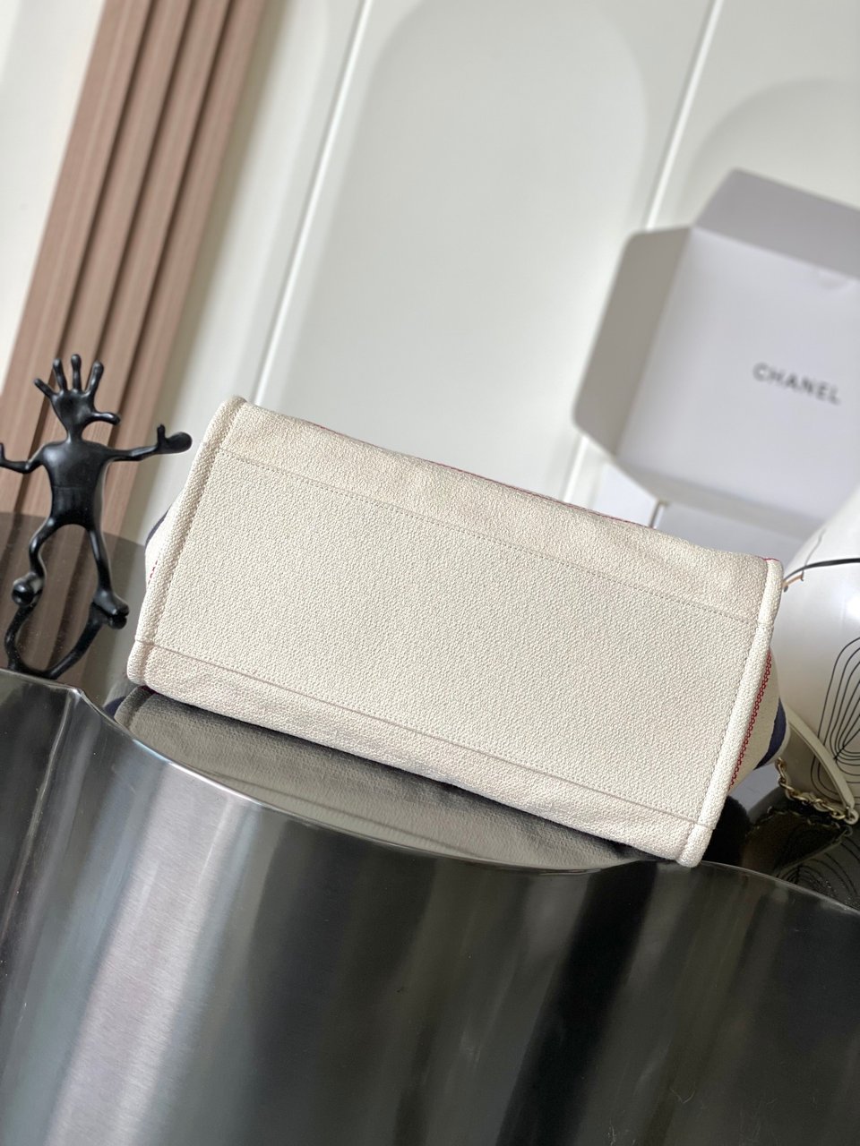 Chanel Crossbody Shopping Bag 35cm/ 13.8in White view 7