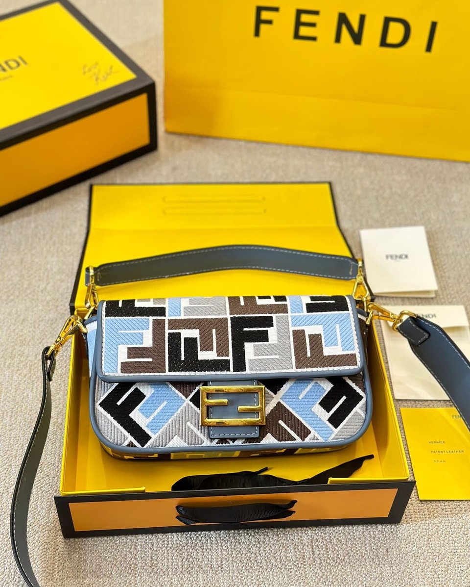 Fendi Baguette Ff Embroidered Shoulder Bag Multicolor 26Cm view 5