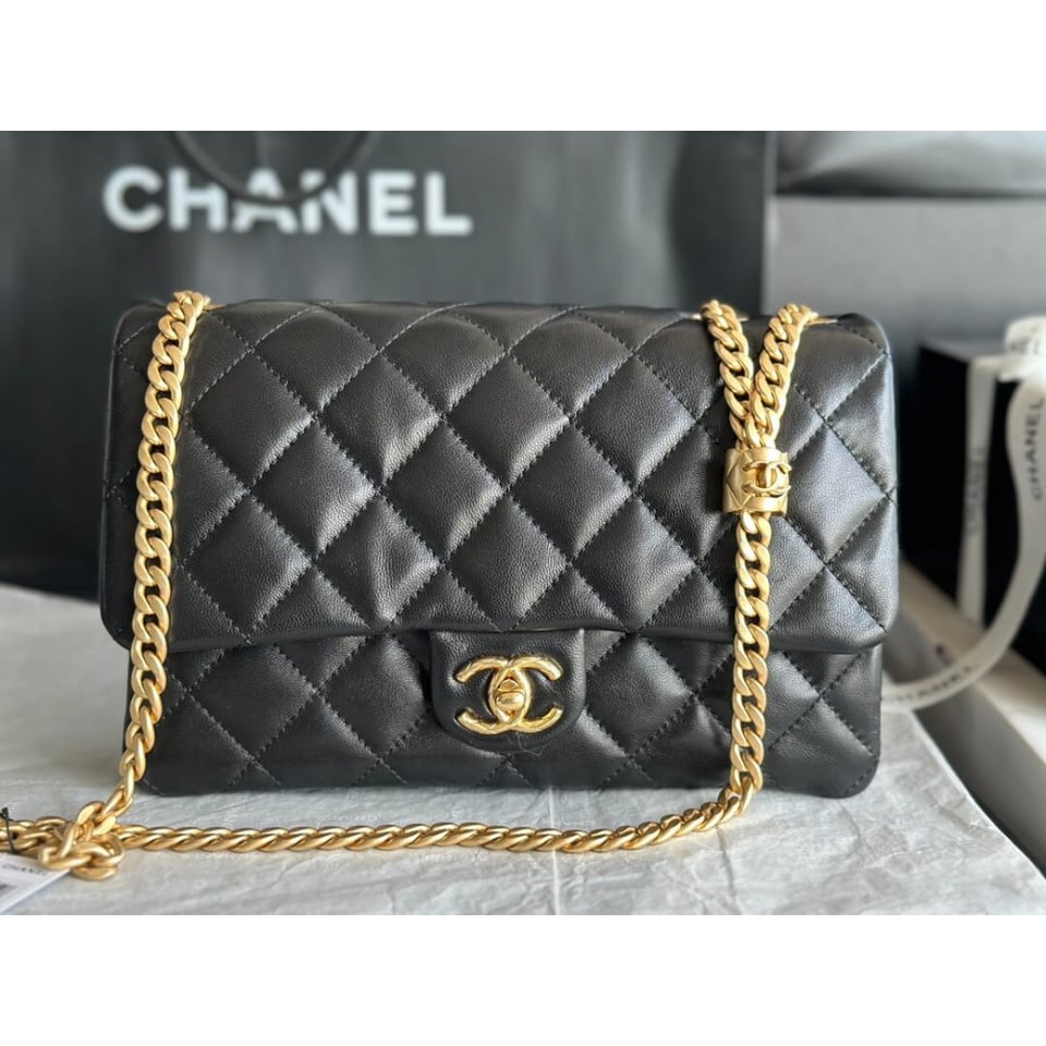 Chanel Lambskin Flap Bag 25 cm view 2