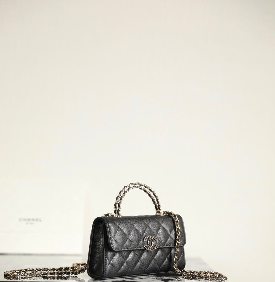 Chanel Caviar Quilted Chain Top Handle Phone Holder With Chain Black 18cm view 5