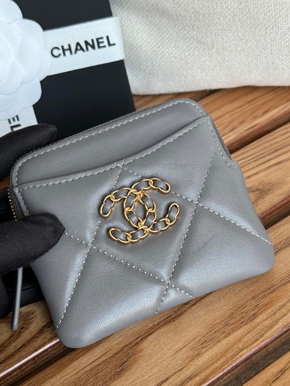 Chanel 19 Zipped Coin Purse 11Cm Grey Lambskin Gold Hardware view 4