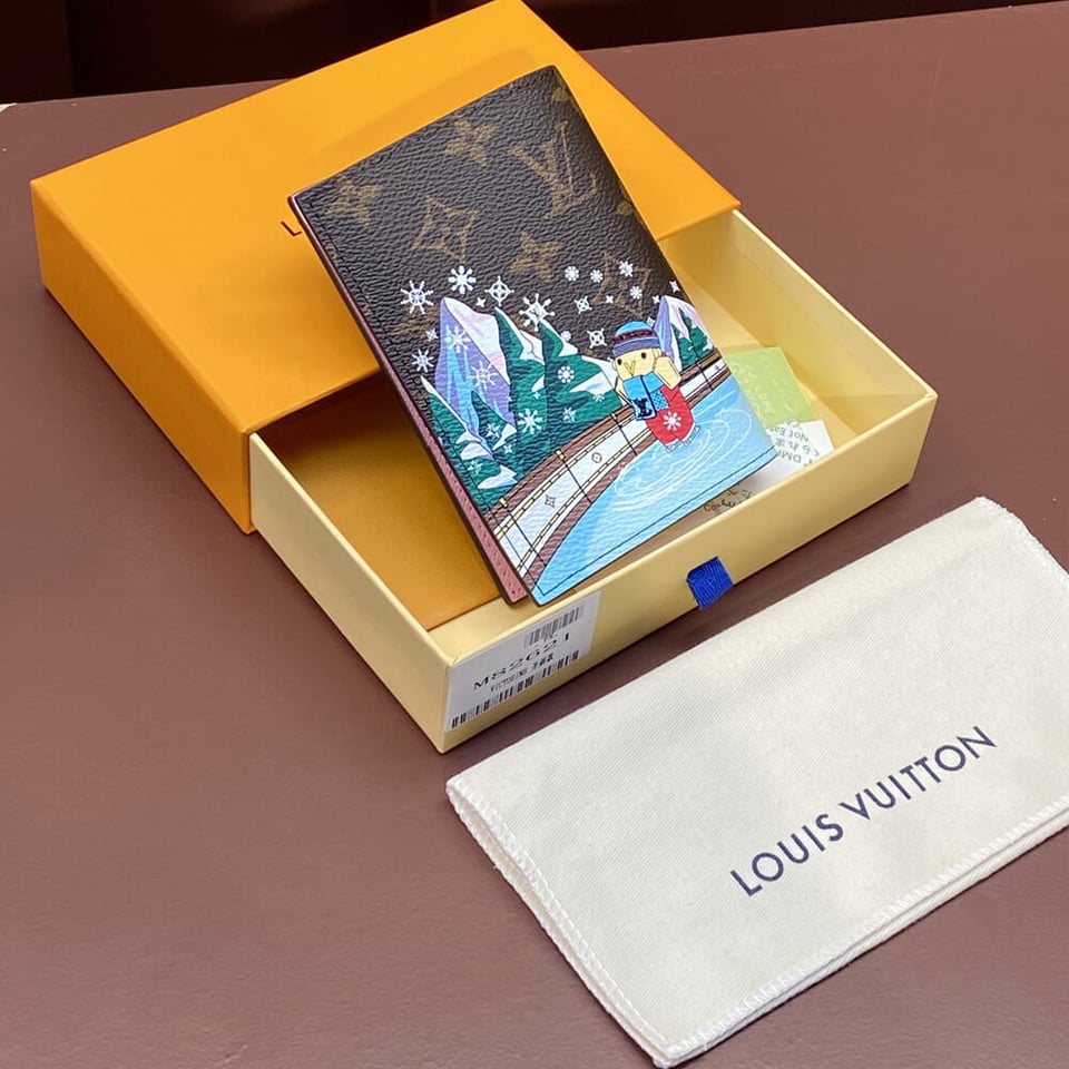 Louis Vuitton Vivienne Skating Passport Cover Pink view 4