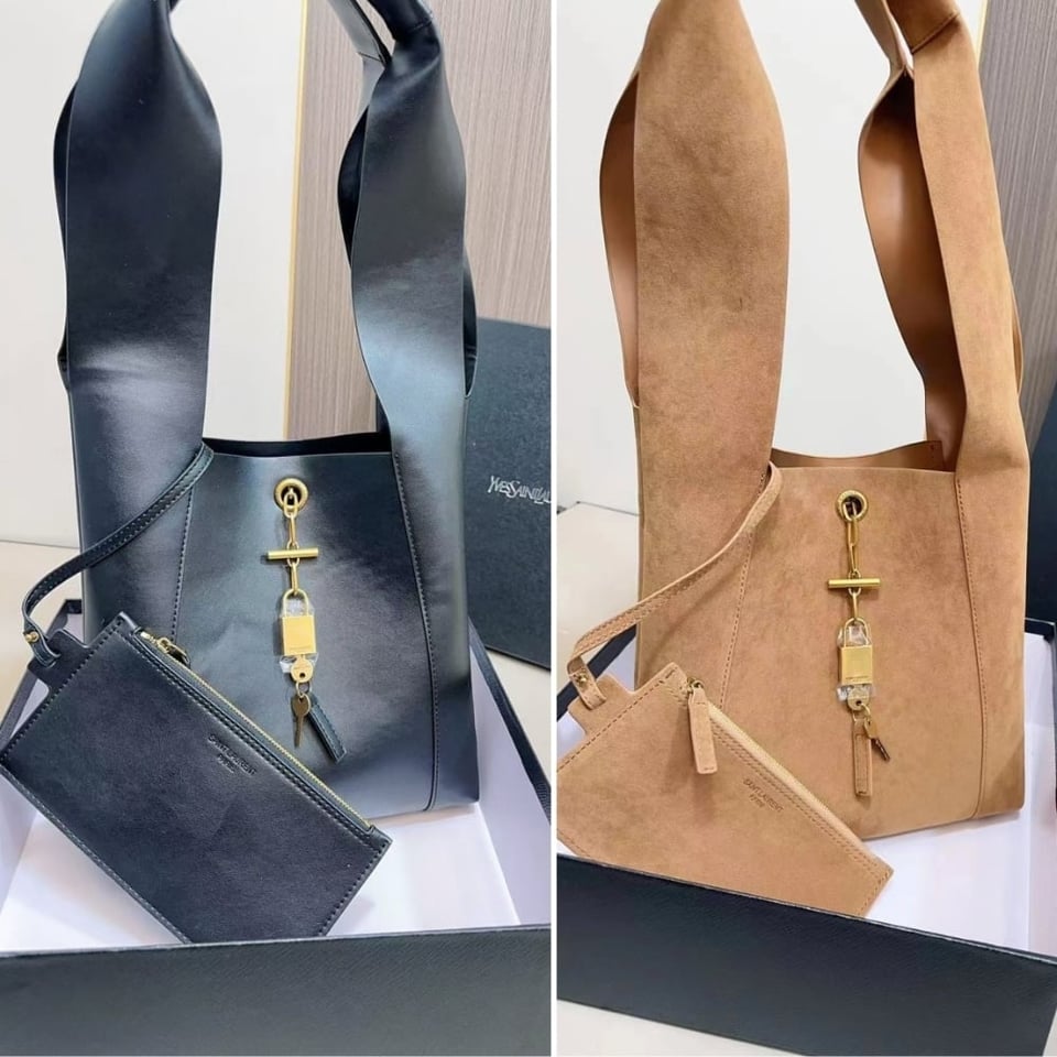 Saint Laurent Leather Shoulder Bag With Padlock Detail Black 27Cm view 4