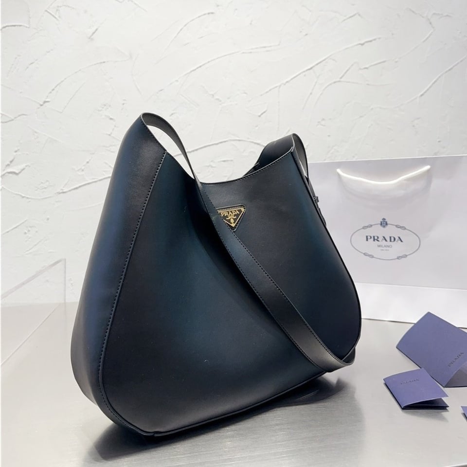 Prada Preto Large Leather Shoulder Bag With Top Stitching Black 37C view 3