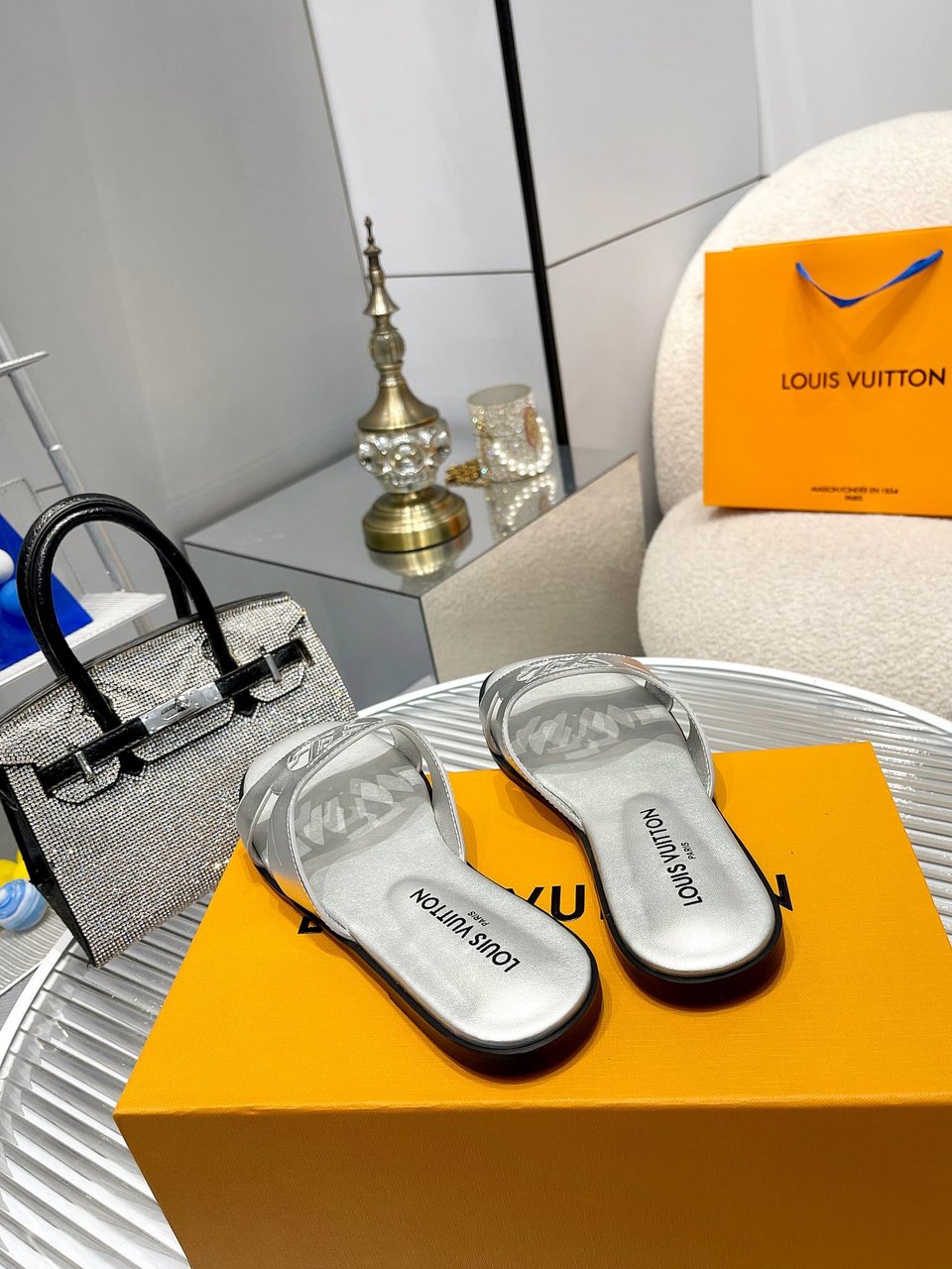 Louis Vuitton Lv Isola Flat Mule Silver 1Abqkh view 6
