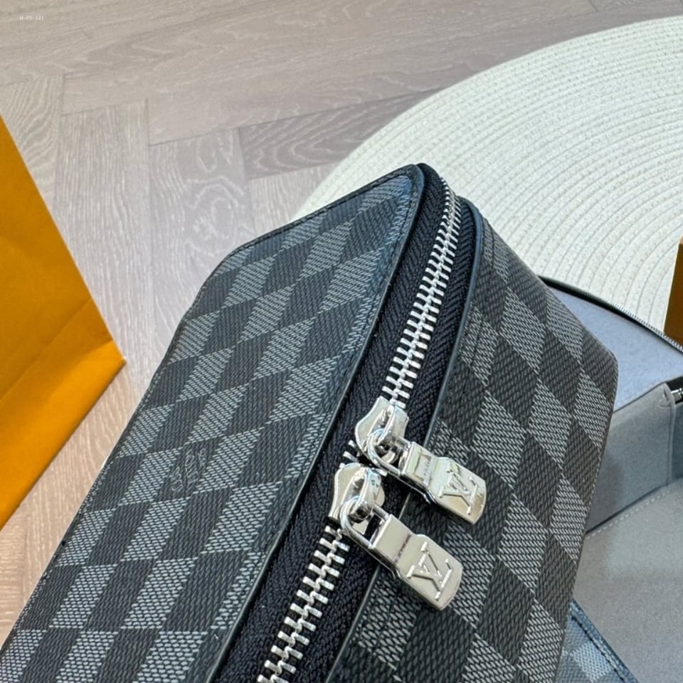 Louis Vuitton Toilet Pouch Damier Grey 23Cm view 5