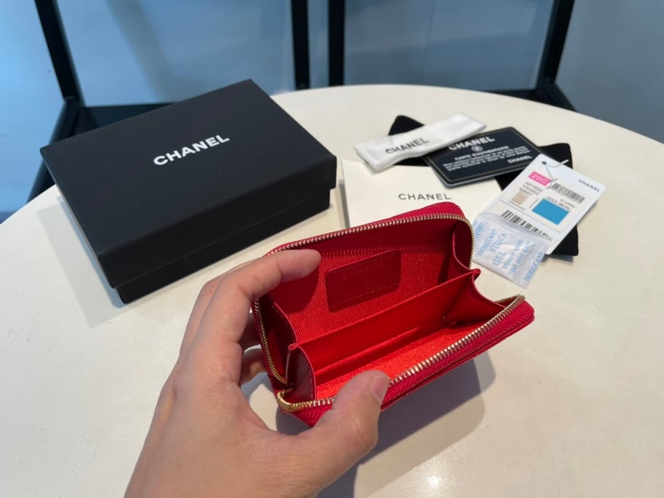 Chanel Zipped Coin Purse 11 Red Grained Calfskin view 8