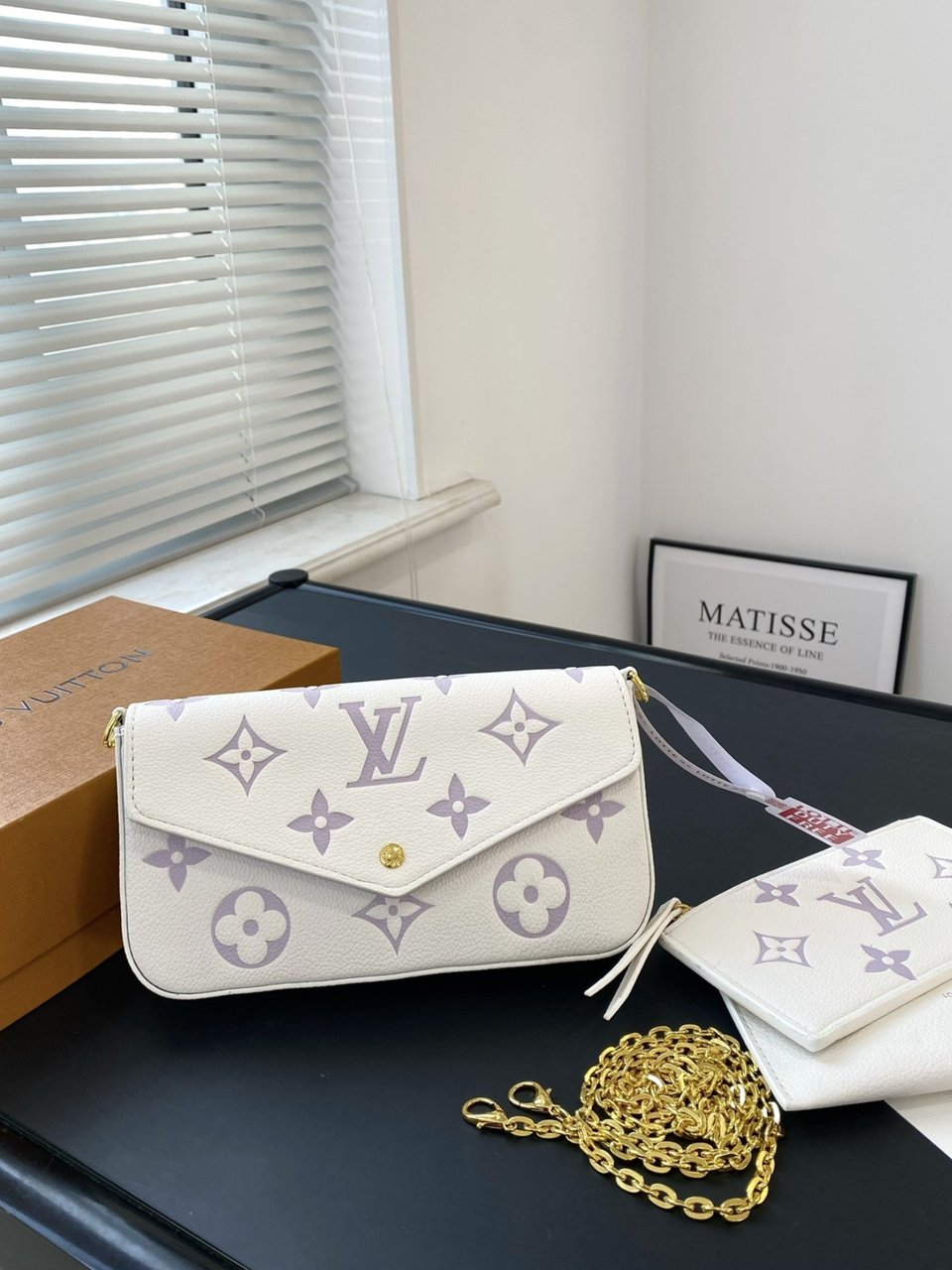 Louis Vuitton Pochette Felicie Bag In Latte And Bubble Tea 22Cm view 4