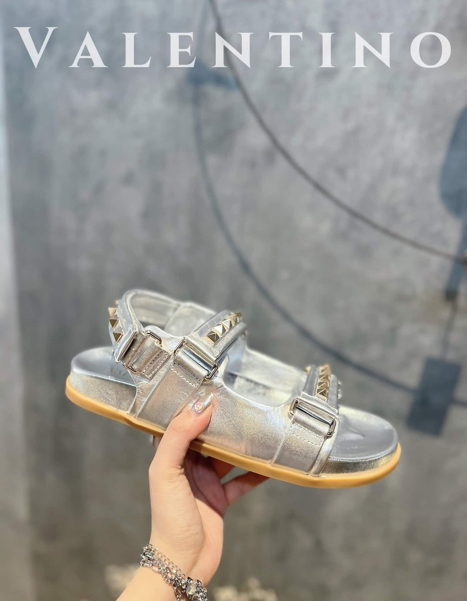Valentino Garavani Rockstud Flat Sandal In Nappa Leather For Woman In Silver view 4