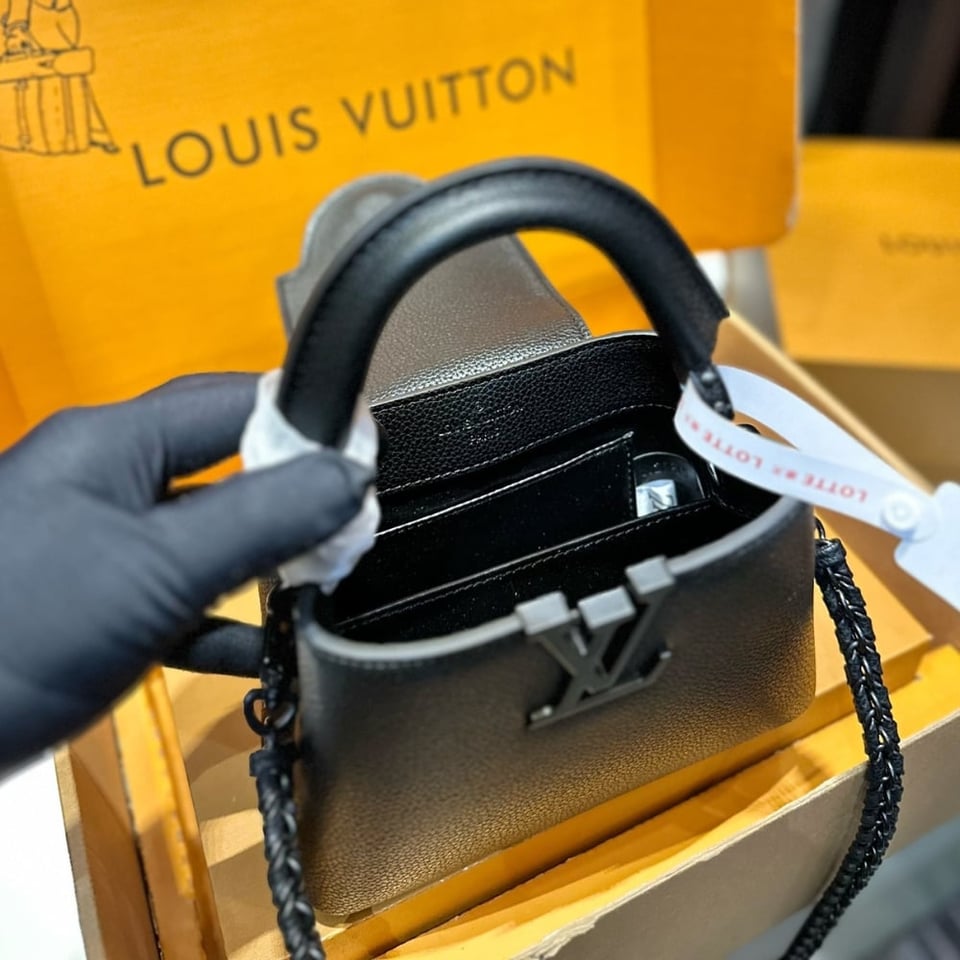 Louis Vuitton Capucines East West Mini Optic Black 19Cm M23955 view 9
