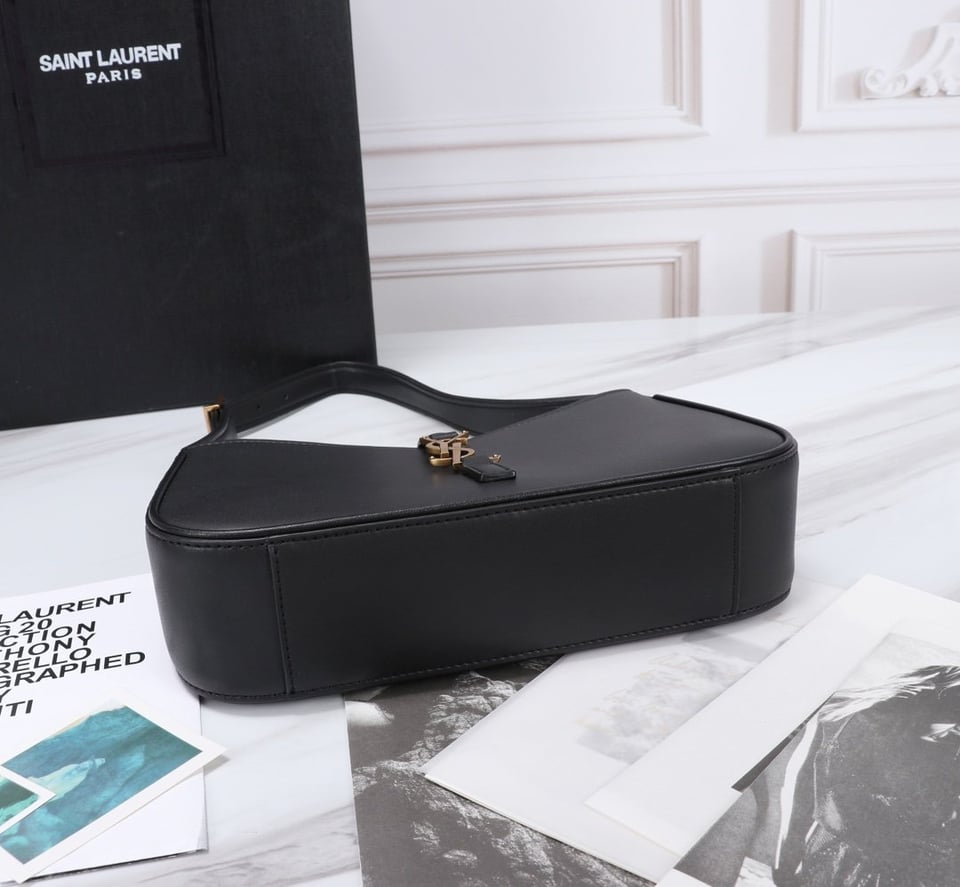 Saint Laurent Le 5 A 7 Hobo Bag In Smooth Leather Black Gold 23Cm view 4