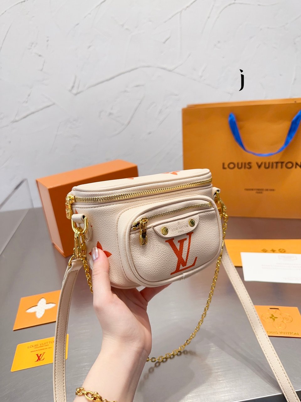 Louis Vuitton Mini Bumbag Neutral 18Cm M82208 view 5