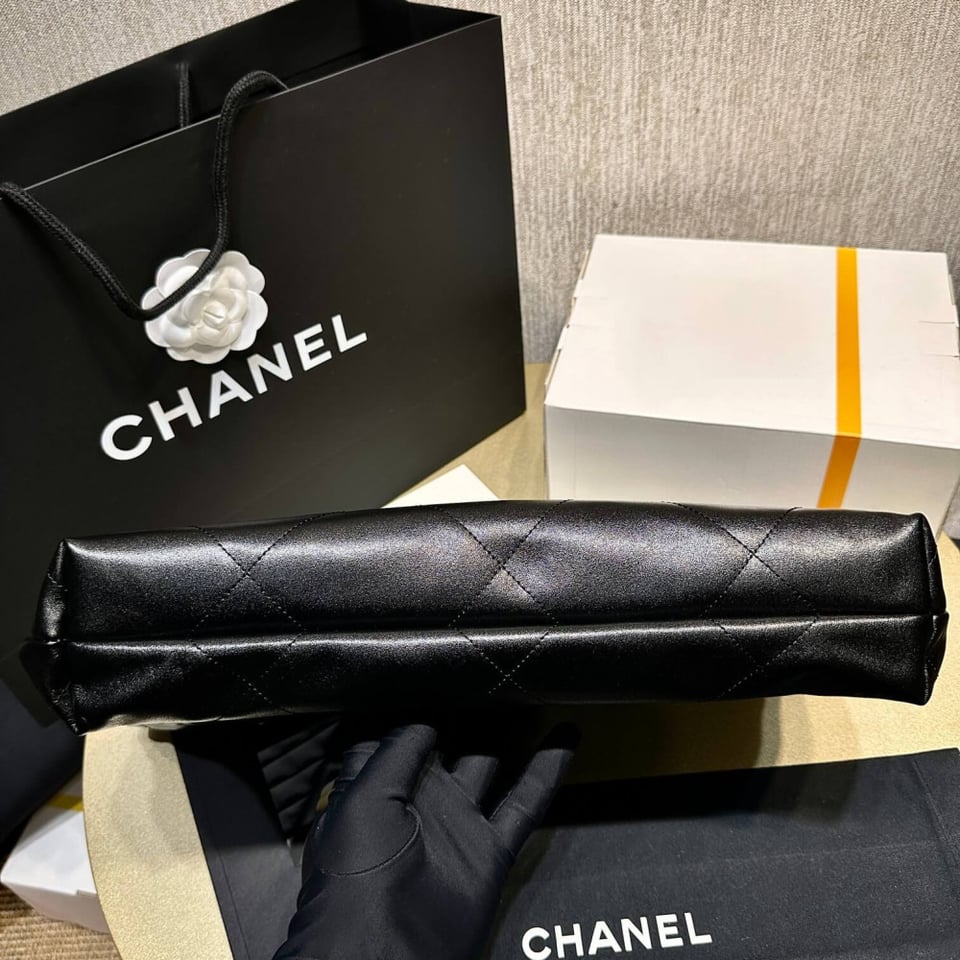 Chanel 22 Bag Handbag Black Shiny Calfskin 45cm view 9