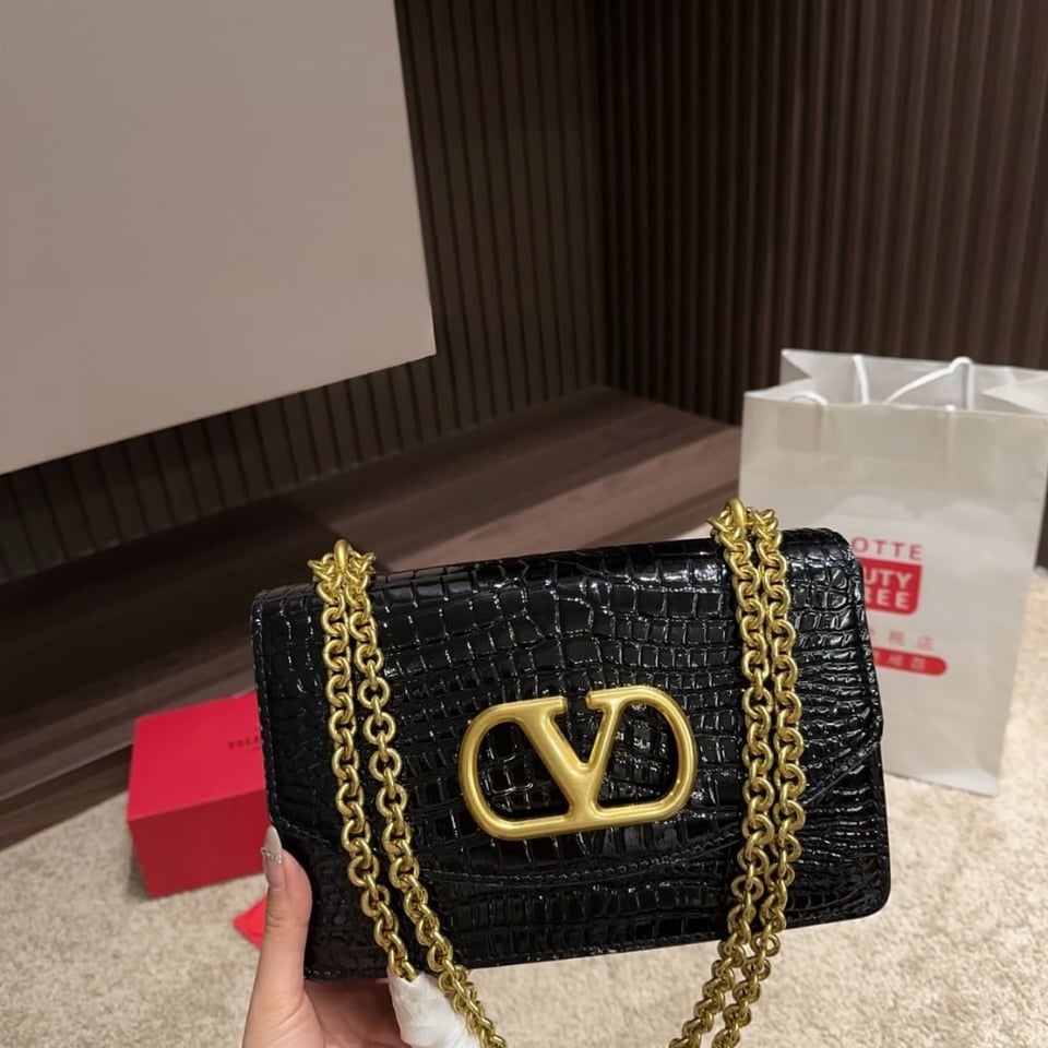 Valentino Garavani Vain Small Shoulder Bag In Crocodile Black 19Cm 6W0B0R17Tvg 0No view 3