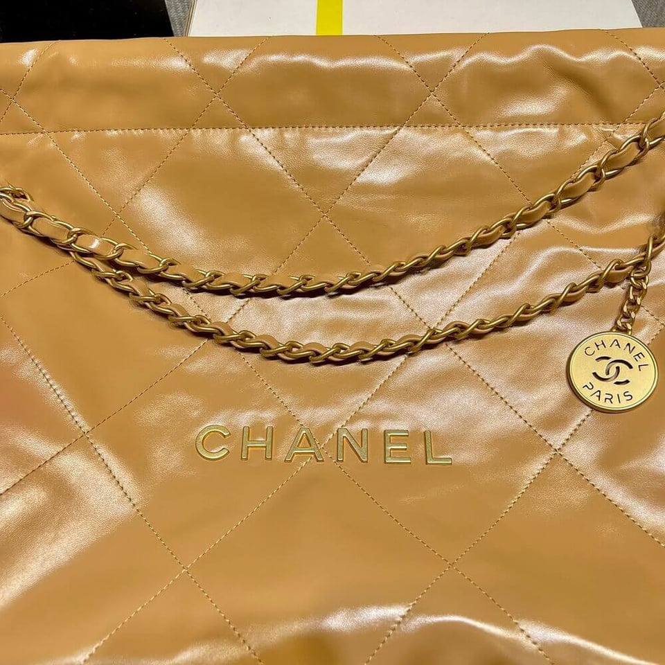 Chanel 22 Small Handbag Shiny Calfskin Camel Gold Metal view 4