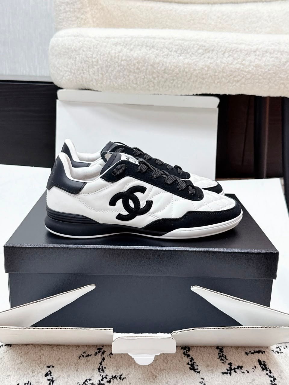 Chanel Sneakers Calf &amp; Velvet Goat Black &amp; White G47274 view 3