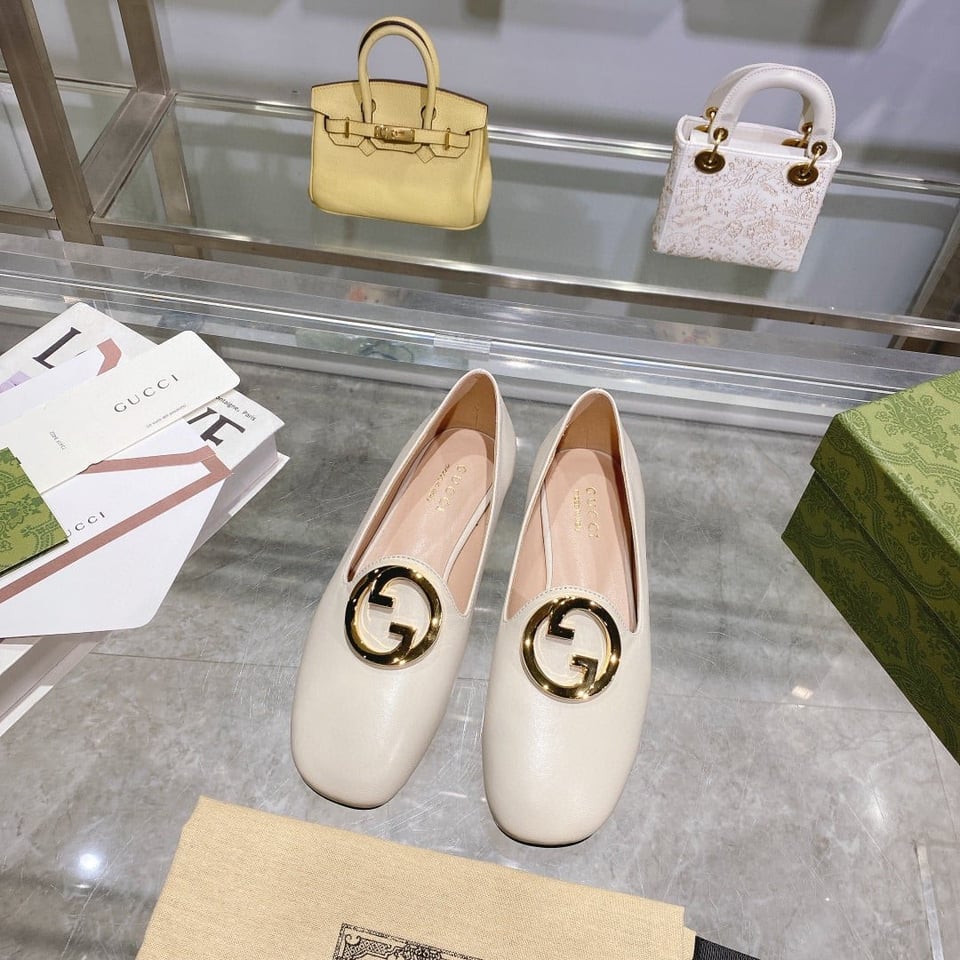 Gucci Logo Plaque Loafers White 723395 C9D00 9022 view 3
