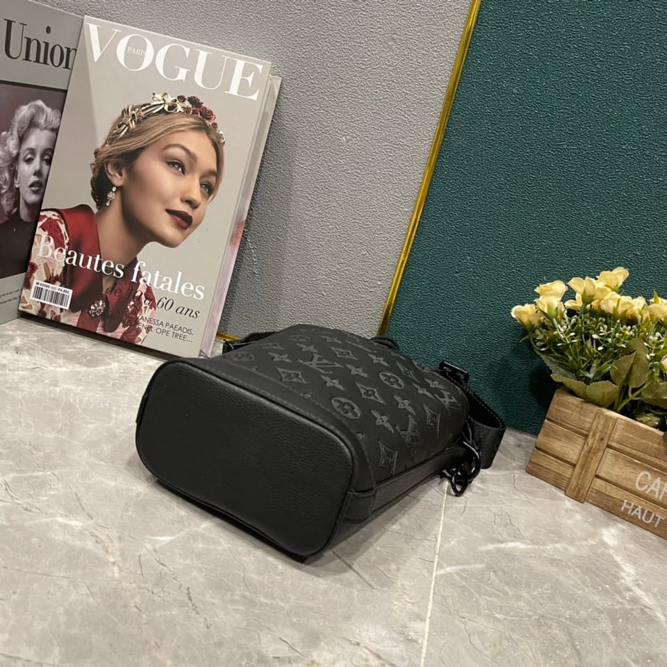 Louis Vuitton Noe Sling Black 21Cm M82248 view 9