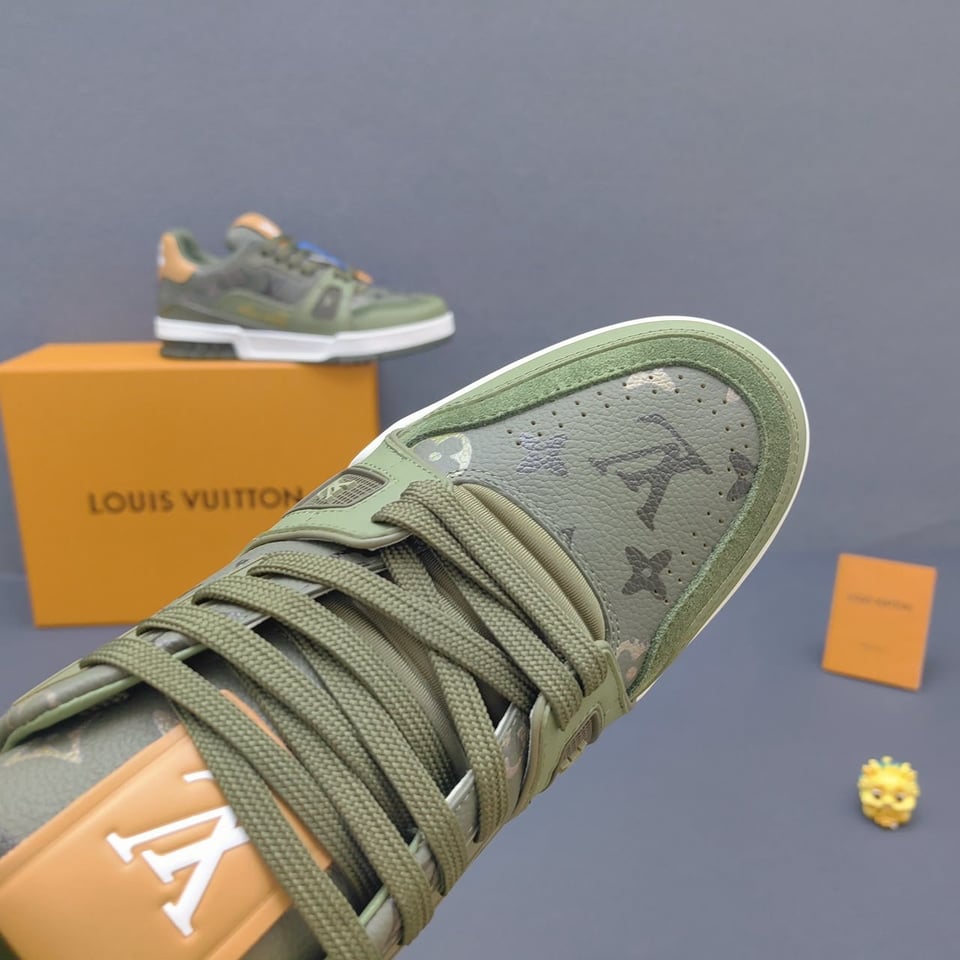Louis Vuitton Trainer Sneakers Khaki Green Textured Calfskin 1AKDIU view 9