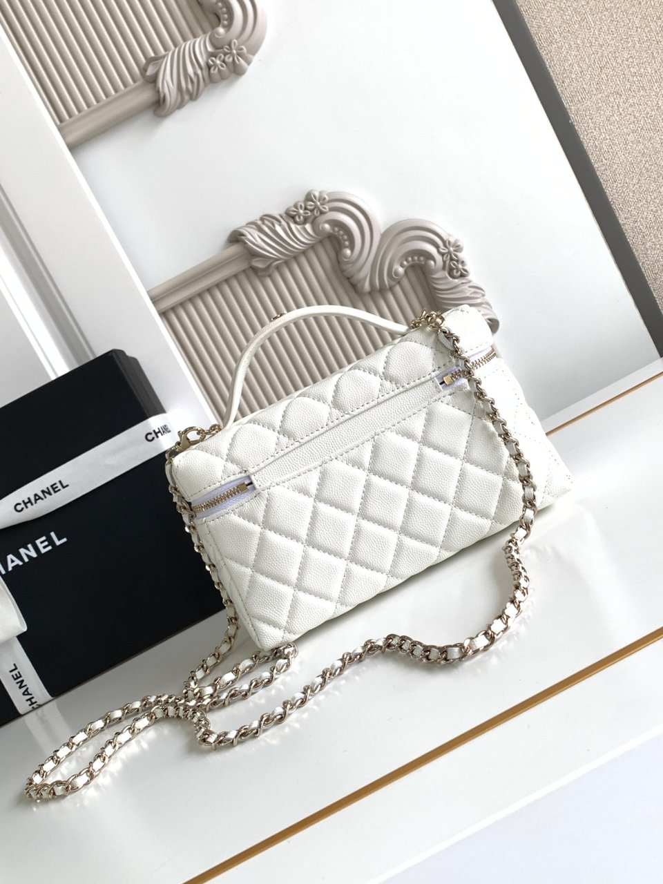 Chanel 25C Vanity Case White 20cm view 4