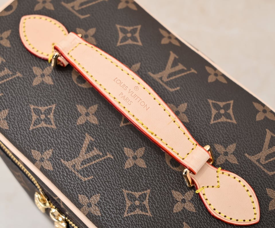 Louis Vuitton Nice Mini Toiletry Pouch 24Cm M44495 view 3
