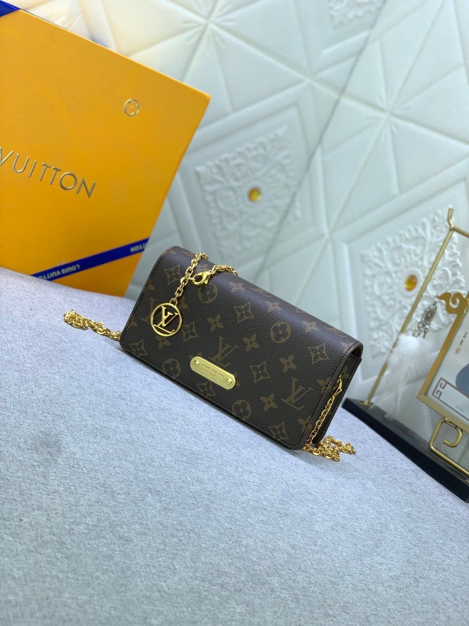 Louis Vuitton Wallet On Chain Lily Monogram 20Cm M82509 view 7